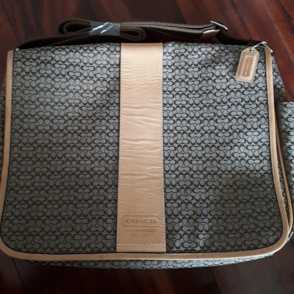 Signature Coach Messenger Laptop Shoulder Bag - Picture 1 of 7